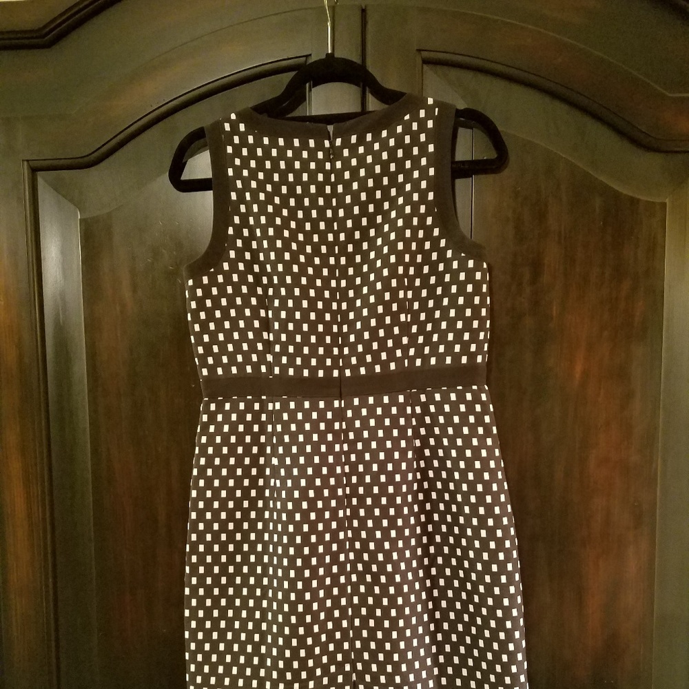 Sleeveless sheath dress